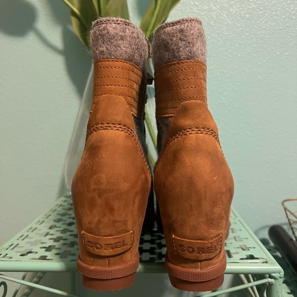 Sorel Joan of Arc Tie up Wedges - Picture 5 of 5